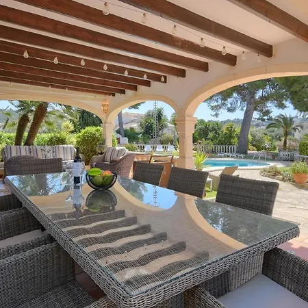 Macadas Villa *